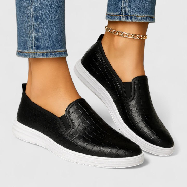Women's Supportive Style Loafers in Black