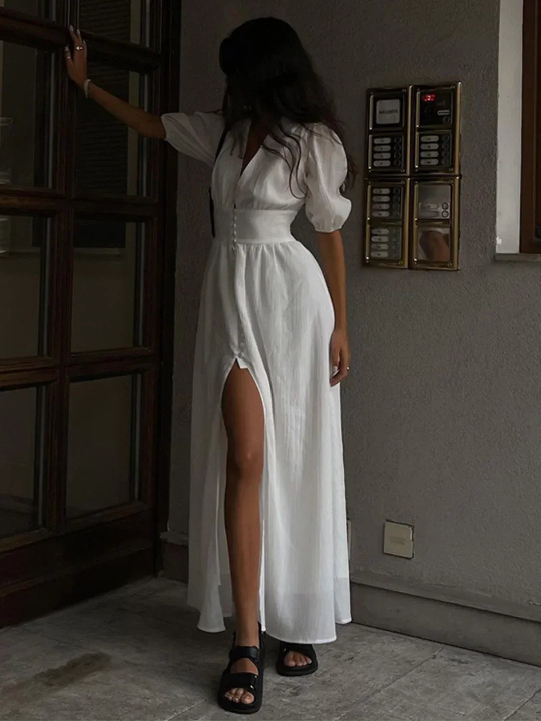 Anais | Long dress with puff sleeves, buttons, and slit