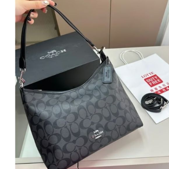 C Laurel Shoulder Bag