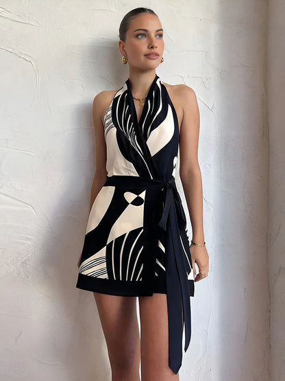 American-style short dress with contrasting print and belt