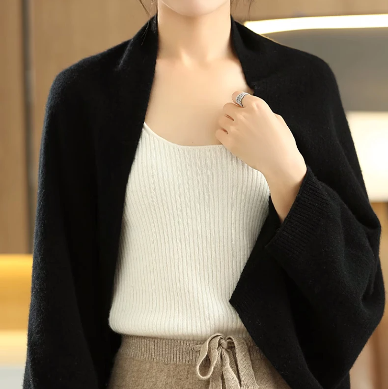 Knitted cardigan and scarf for women – Cascade