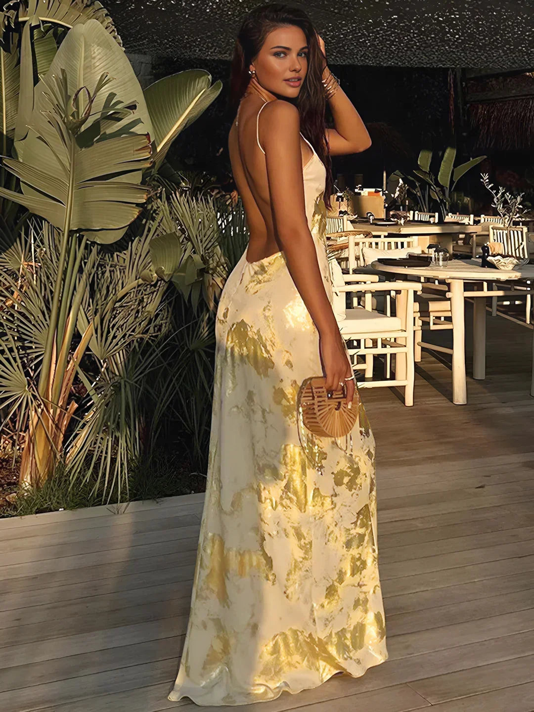Lola | Long metallic satin dress with V-neck and open back