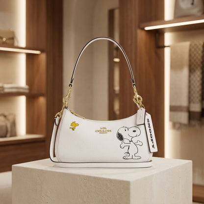 Peanuts Teri Snoopy Shoulder Bag