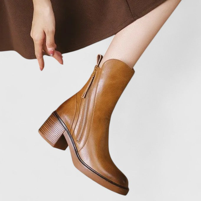 Women's Elegant Boots in Black or Brown