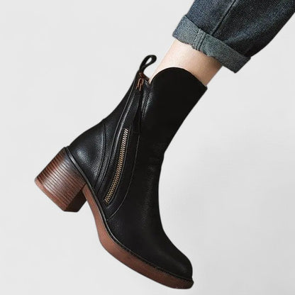 Women's Elegant Boots in Black or Brown