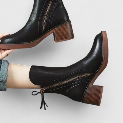 Women's Elegant Boots in Black or Brown