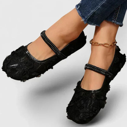 Women's Comfort Shoes in Black and White