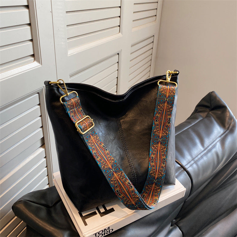 Shoulder bag with bohemian shoulder strap - Mila