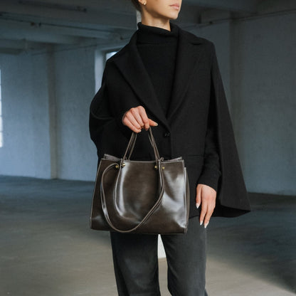 Stylish roomy women's shoulder bag made of vegan leather – Clarita