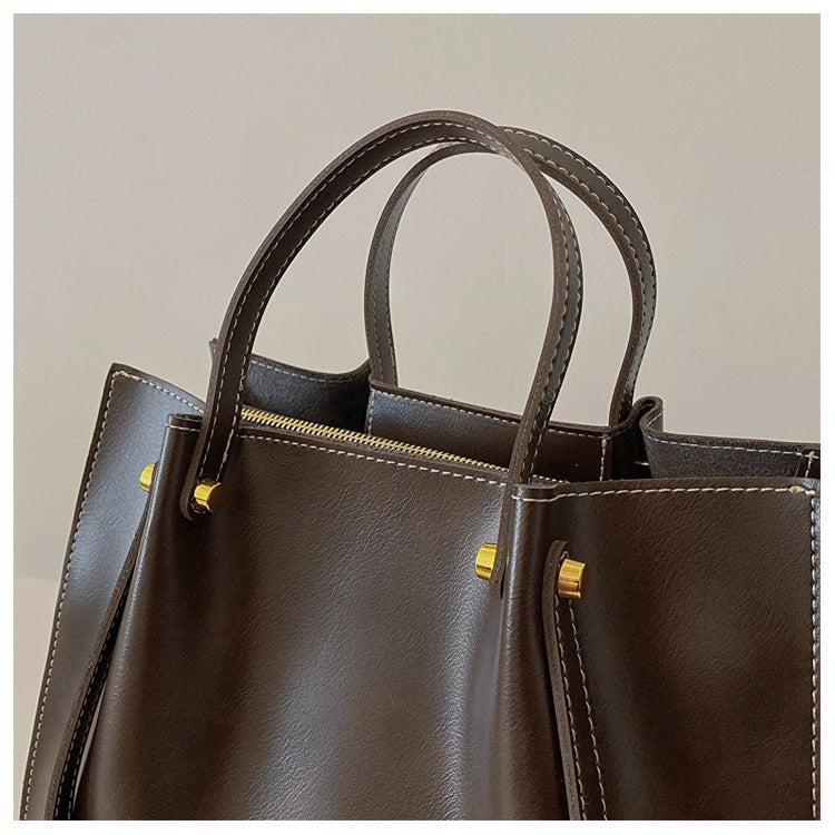 Stylish roomy women's shoulder bag made of vegan leather – Clarita