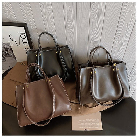 Stylish roomy women's shoulder bag made of vegan leather – Clarita