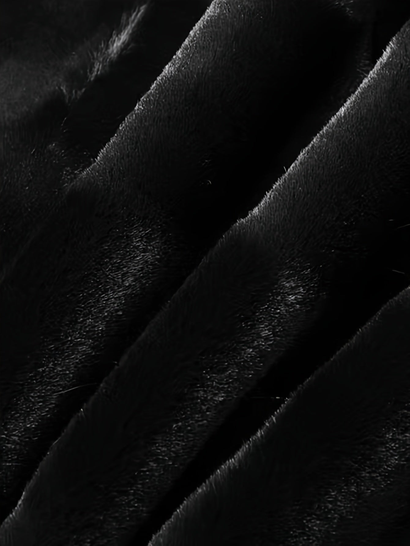 Louis™ | Elegant Black